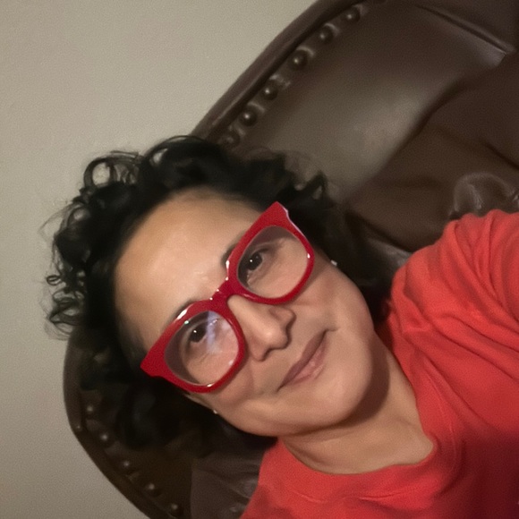 Meet your Posher, Esther - Picture 1 of 8